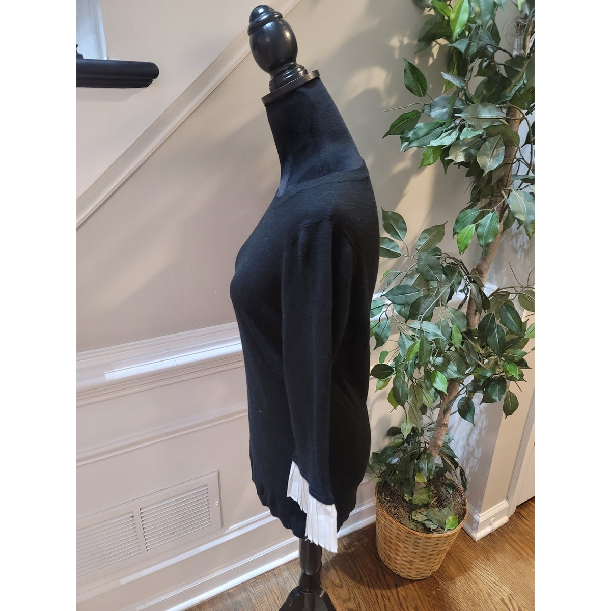 Vida Milani Pullover Sweater Women's Medium Black/White Pleated Cuff Side Slit