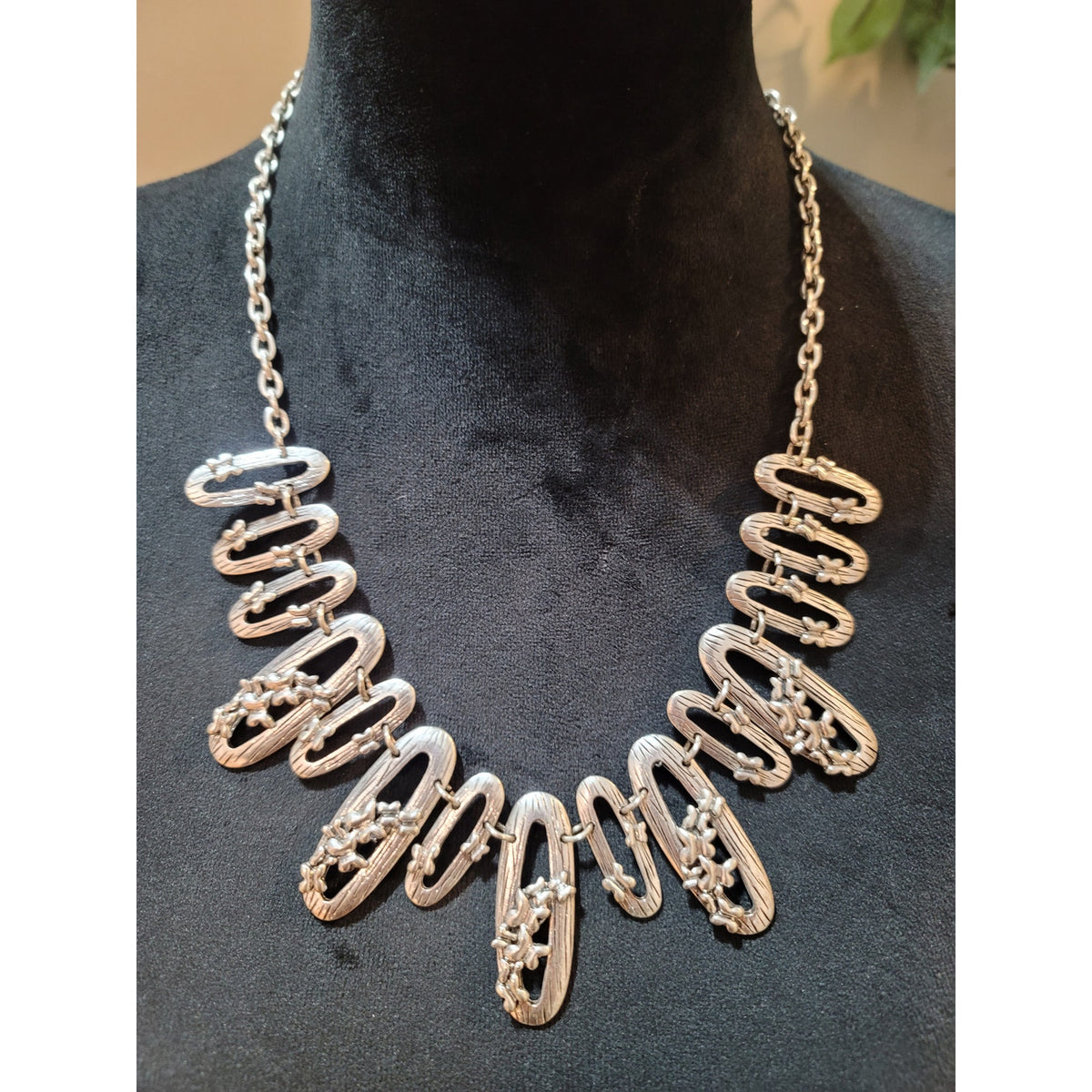 Women's Silver Floral Oval Link Fashion Necklace With Lobster Clasp