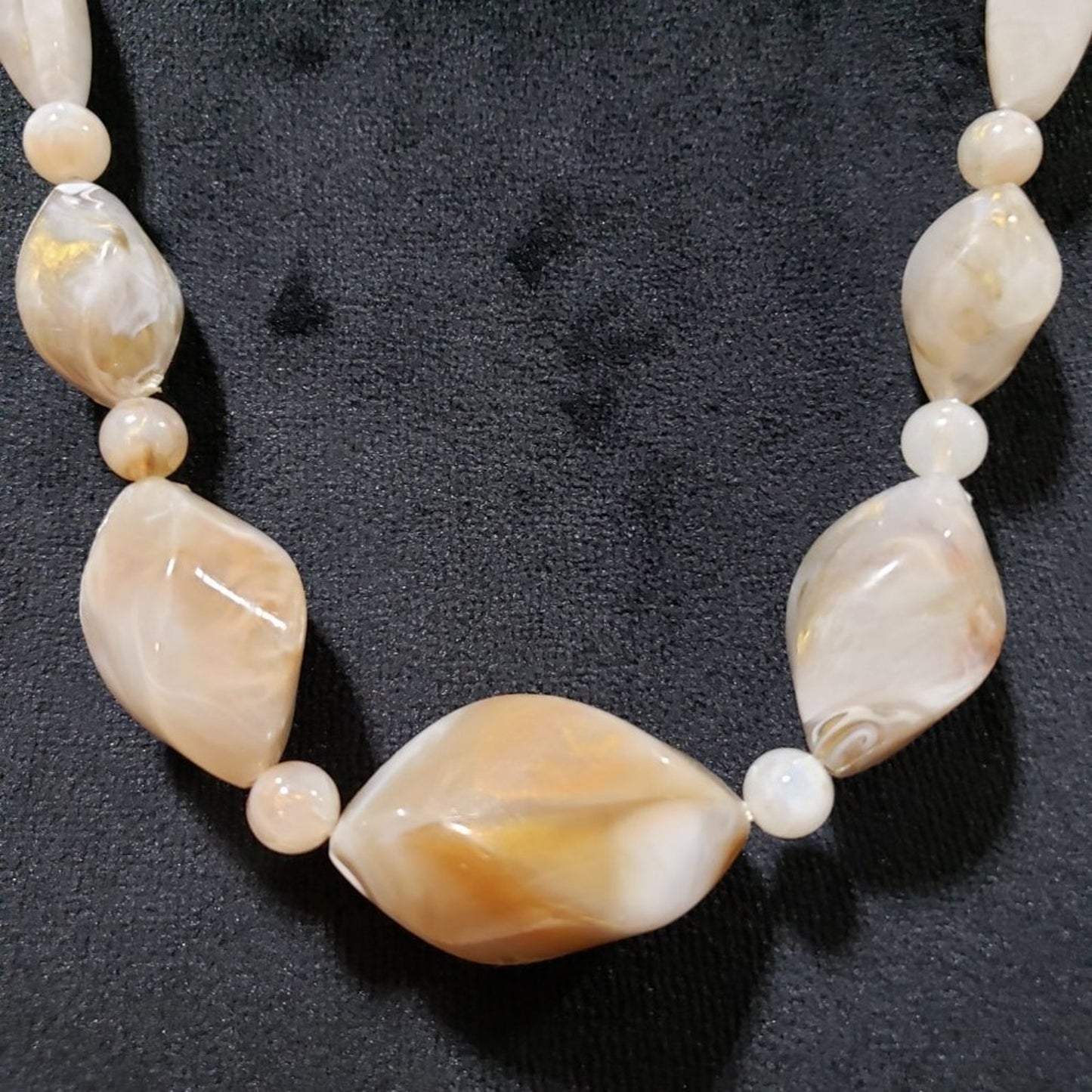 Women Fashion Natural Sea Snail Shape Shell Beads Collar Necklace w/ Spring Ring