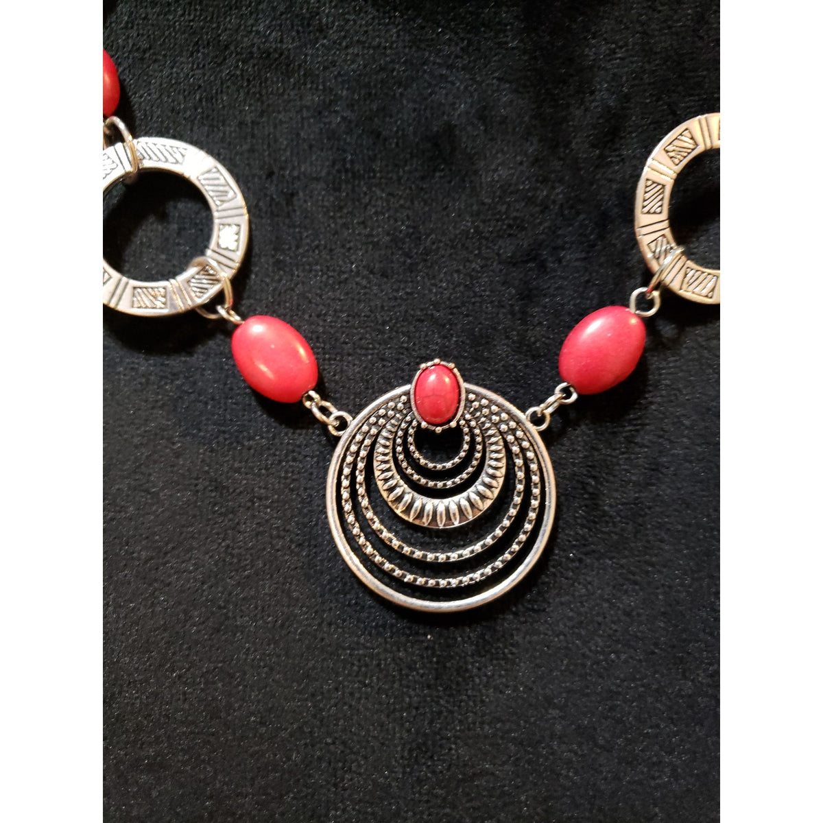 Womens Fashion Red Howlite Beads Crafted Encrusted Circle Discs Necklace Jewelry