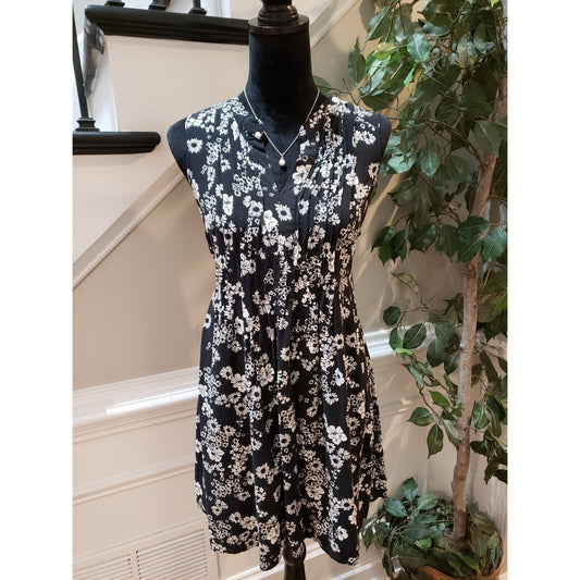 Old Navy Women's Black Floral Pleated V Neck Sleeveless Knee Length Dress SP