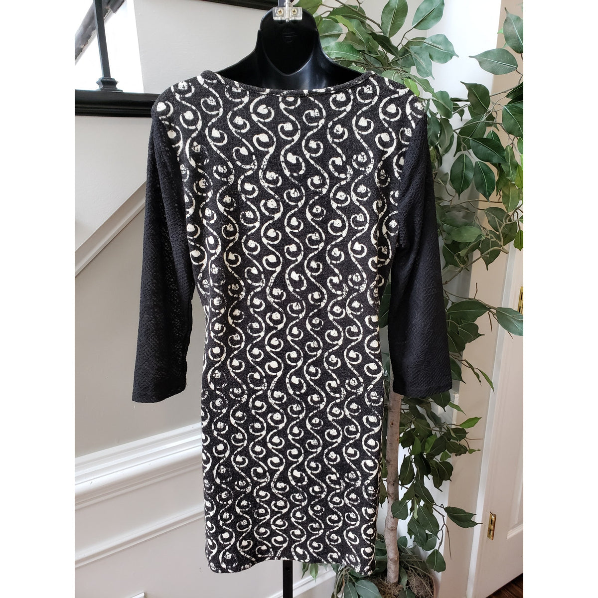 Aryeh Knee Length Dress Womens Small Black White Geometric Keyhole Round Neck