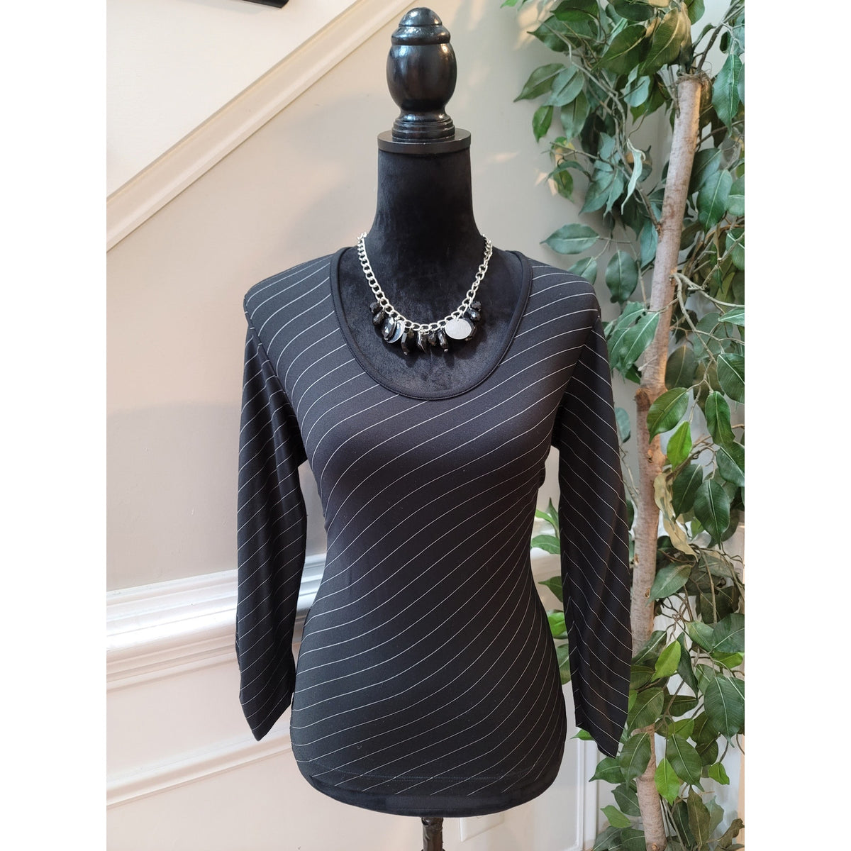 Banana Republic Stretch Top Women's Medium Black White Pinstripe Long Sleeves