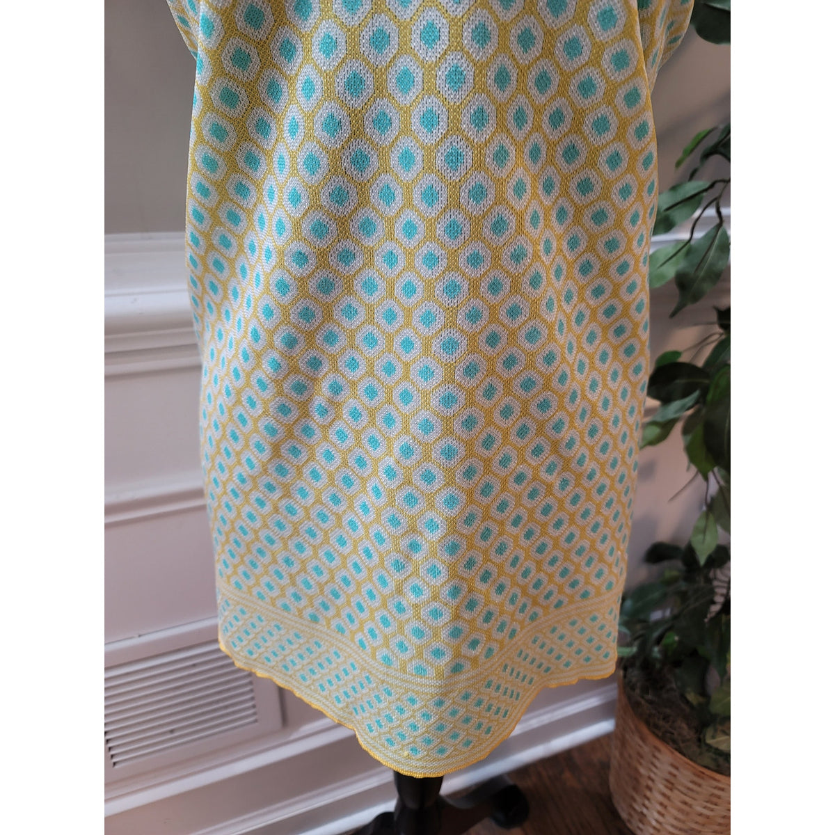 Zara Tank Top Women's Small Yellow/Blue Geometric Wide Straps V-Neck Sleeveless