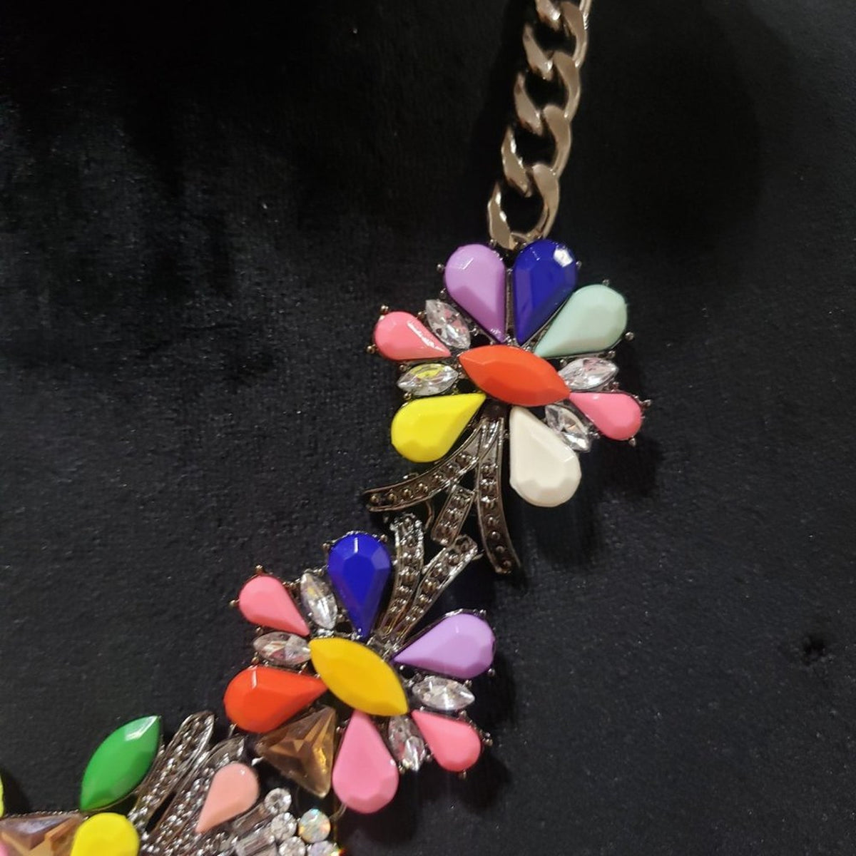 Women Fashion Multi Pearl Flower Howllow Design Charm Bib Chain Necklace Lobster