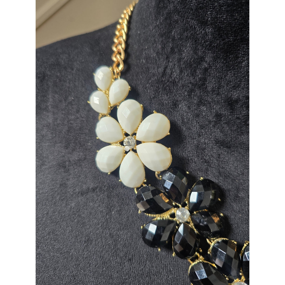 Black White Floral Flower Crystal Rhinestone Gold Tone Bib Necklace
