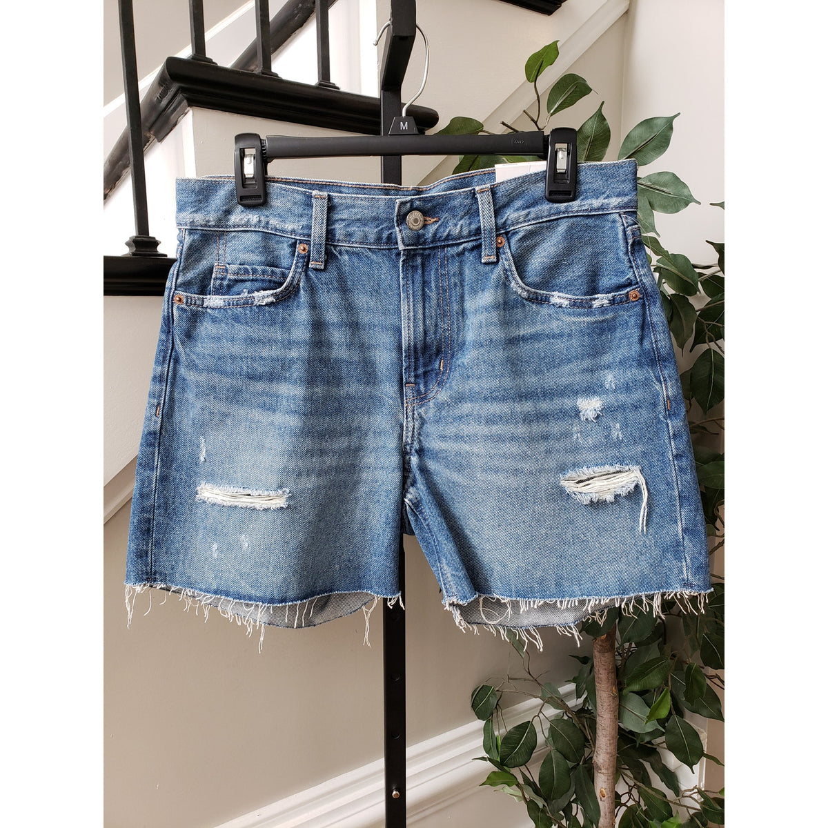 Old Navy Cut Off Shorts Women 4 Blue Denim Distressed High Rise Slouchy Straight