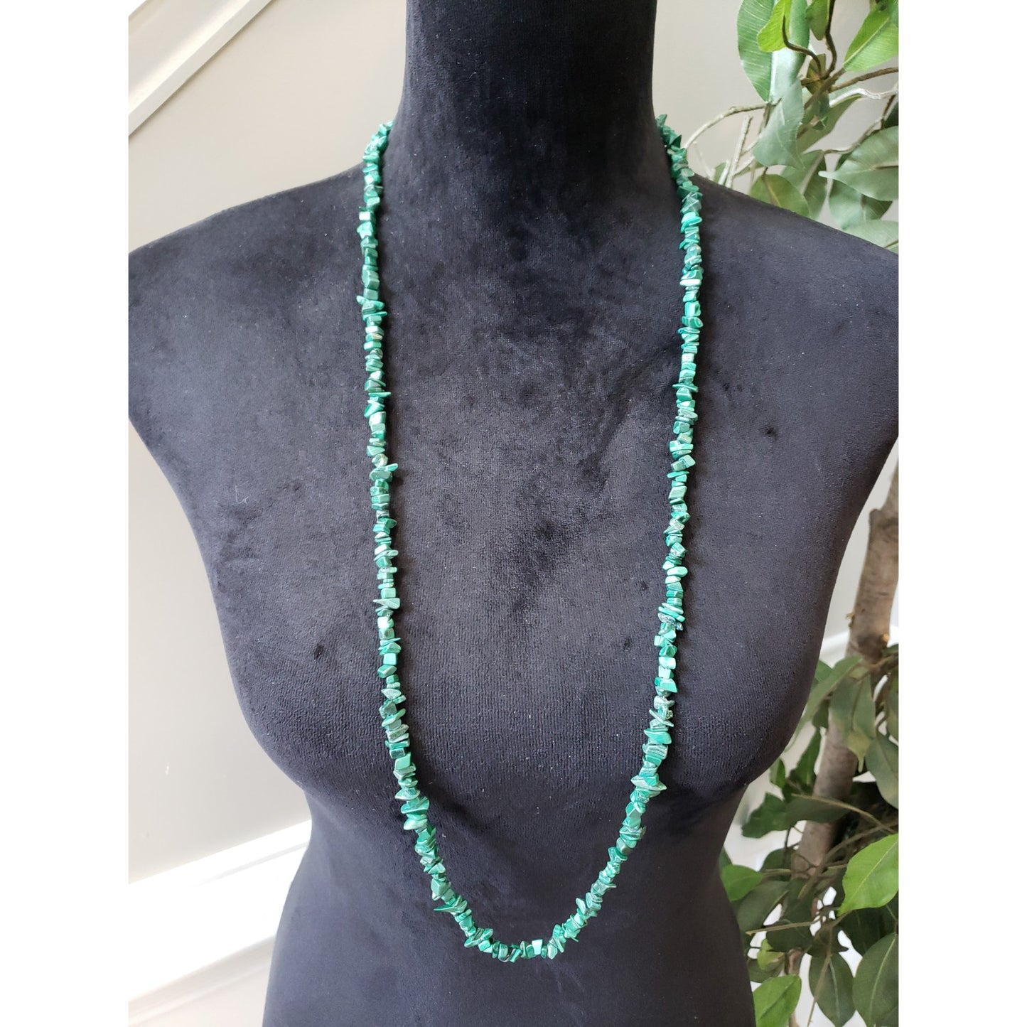 Women's Green Gemstone Chip Necklace Long Beaded Boho Jewelry