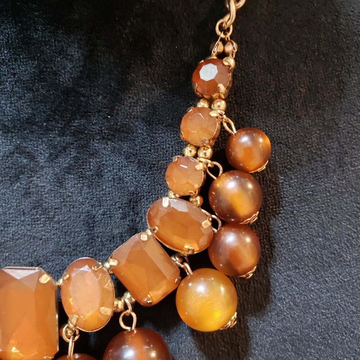 Women Fashion Amber Lucite Asymmetric Collar Necklace Jewelry with Lobster Clasp