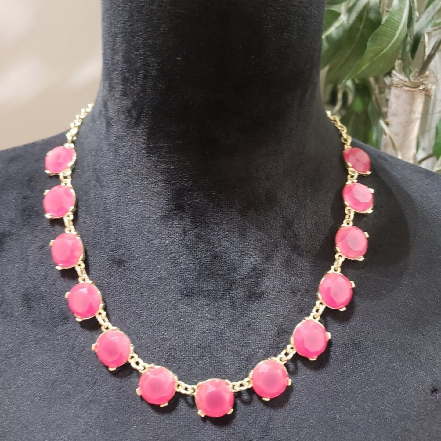 Womens Fashion Coral Pink Gem Stone Gold Tone Statement Necklace w/ Lobster Clas