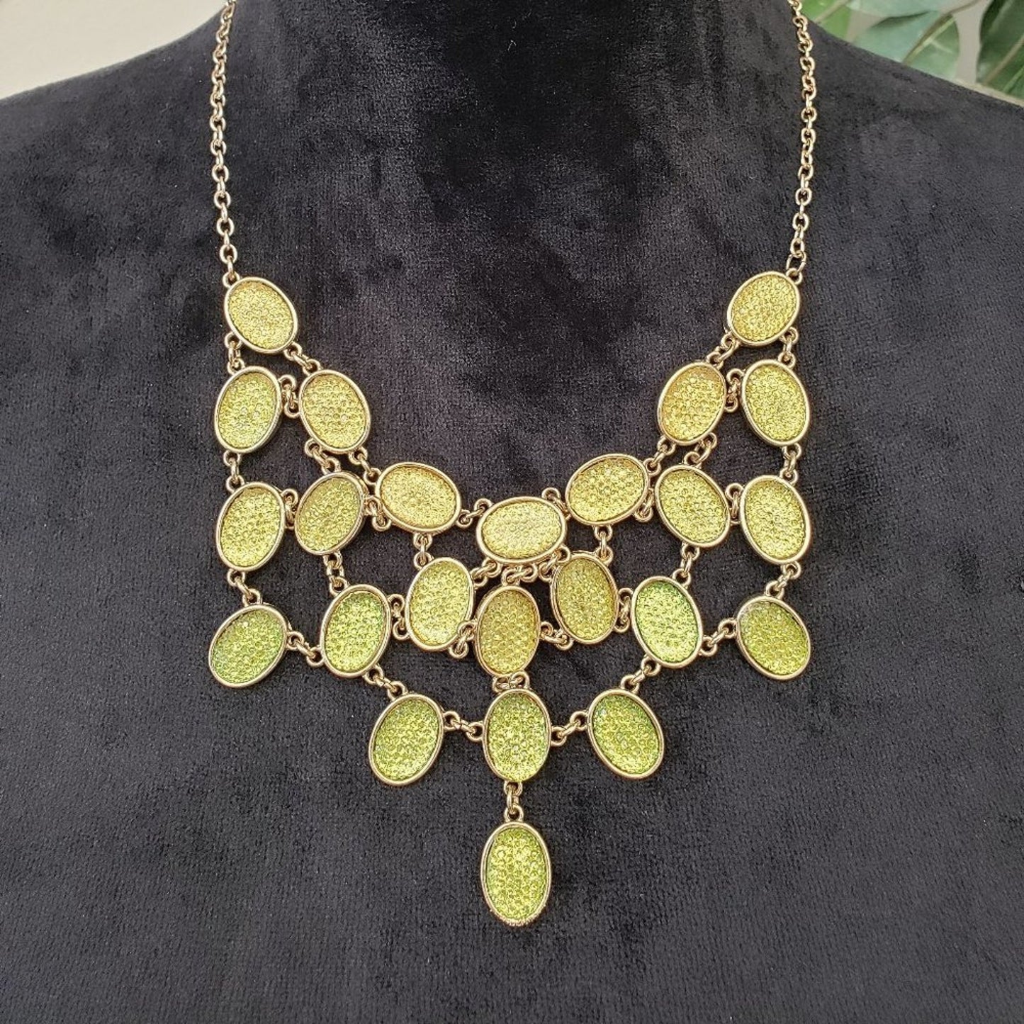 Womens Green Faceted Stones Bib Collar Necklace with Lobster Clasp