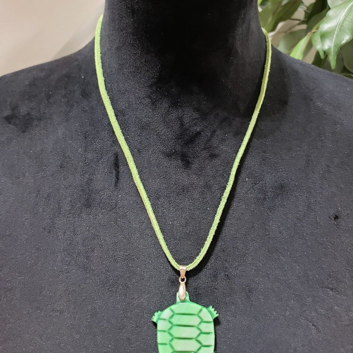Womens Fashion Elegant Abalone Shell Green Turtle Pendant Necklace
