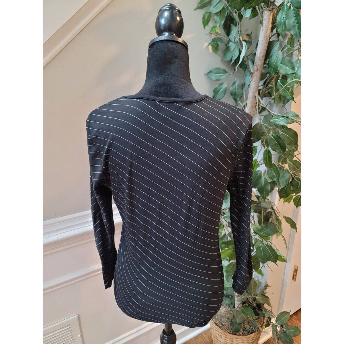 Banana Republic Stretch Top Women's Medium Black White Pinstripe Long Sleeves
