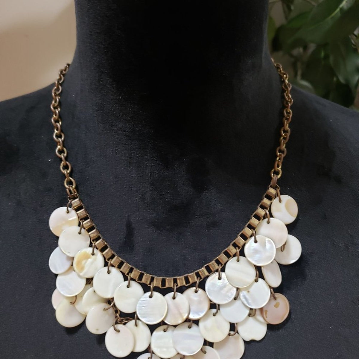 Womens Fashion Mother of Pearl Round Shell Gold Tone Bib Necklace Lobster Clasp