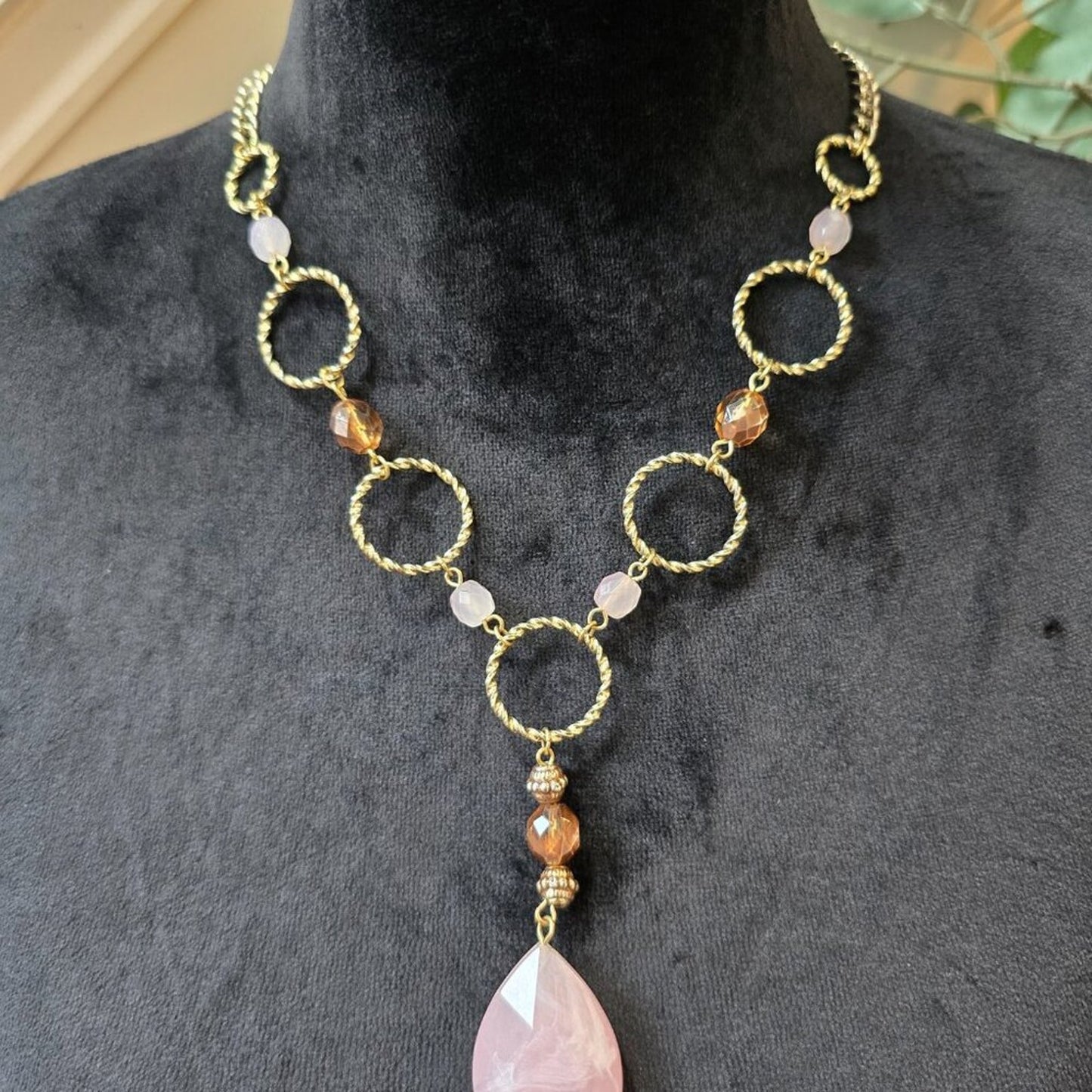 Womens Gold Tone Pink & Topaz Beads Twisted Rope Circles Linked Necklace Jewelry