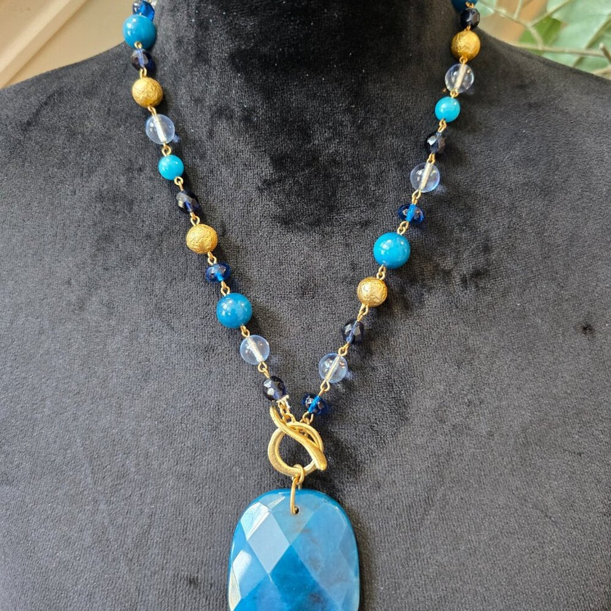 Womens Fashion Caribbean Aqua Turquoise Pendant Necklace with Lobster Clasp