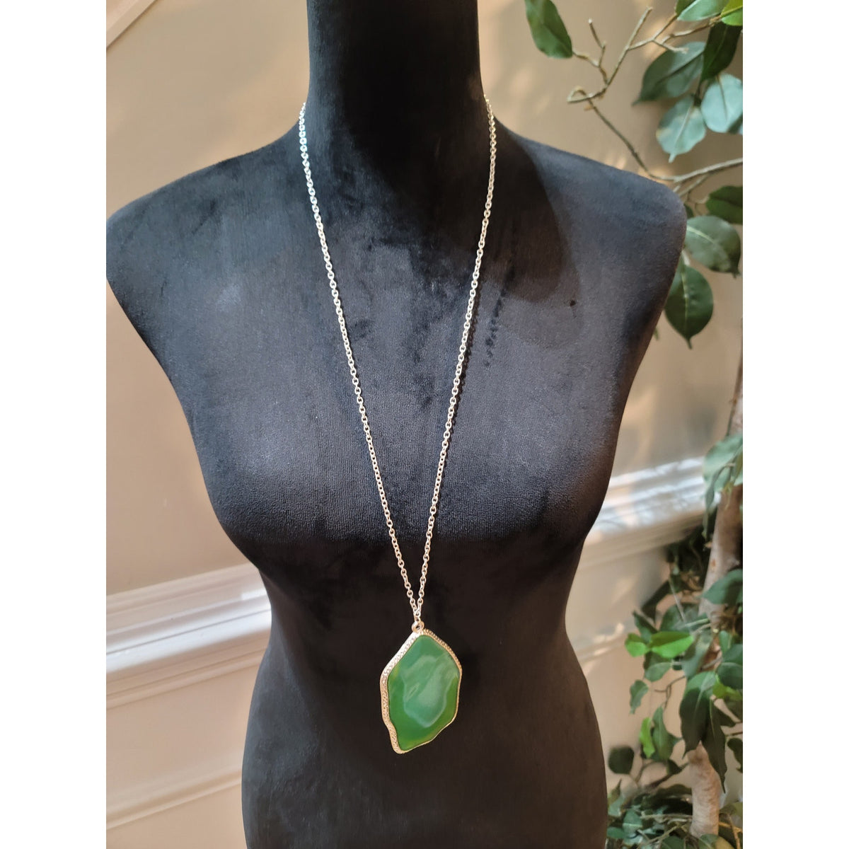 Women's Elegant Green Agate Fashion Pendant Necklace With Silver Chain
