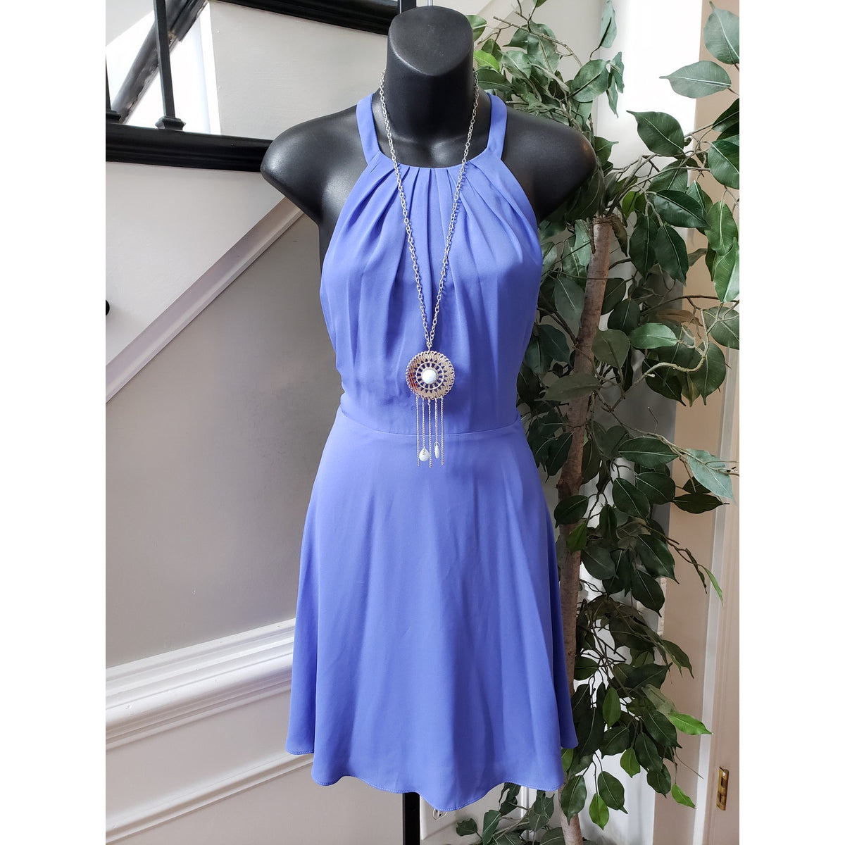 Express Knee Length Dress Women's Size 8 Blue Sleeveless Pleated Keyhole Back