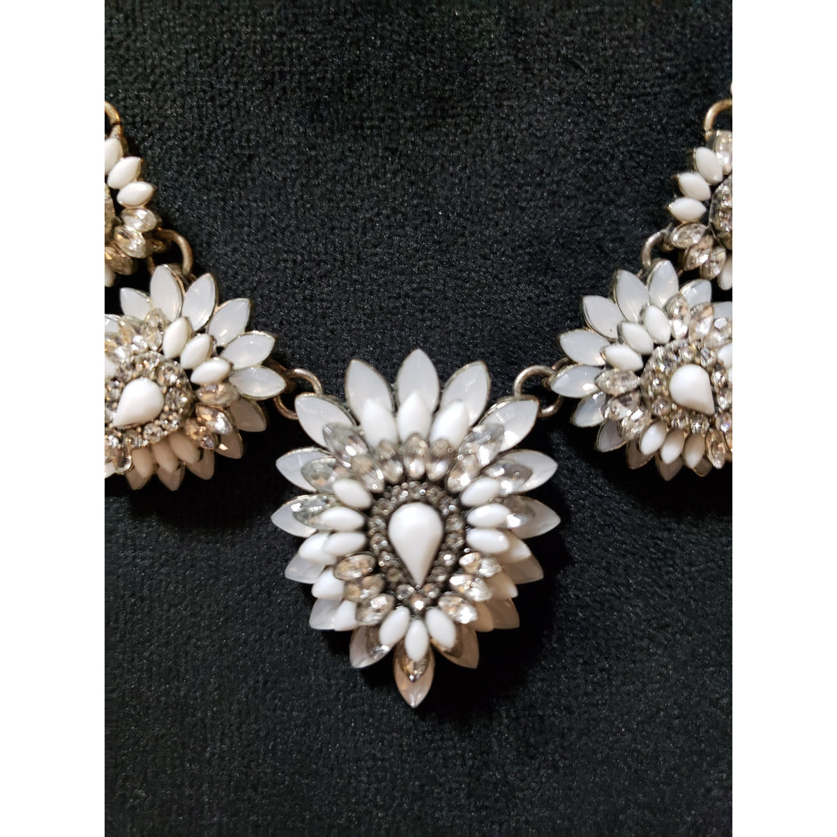 Loft Womens Fashion Floral Crystal Stone Necklace Jewelry with Lobster Clasp