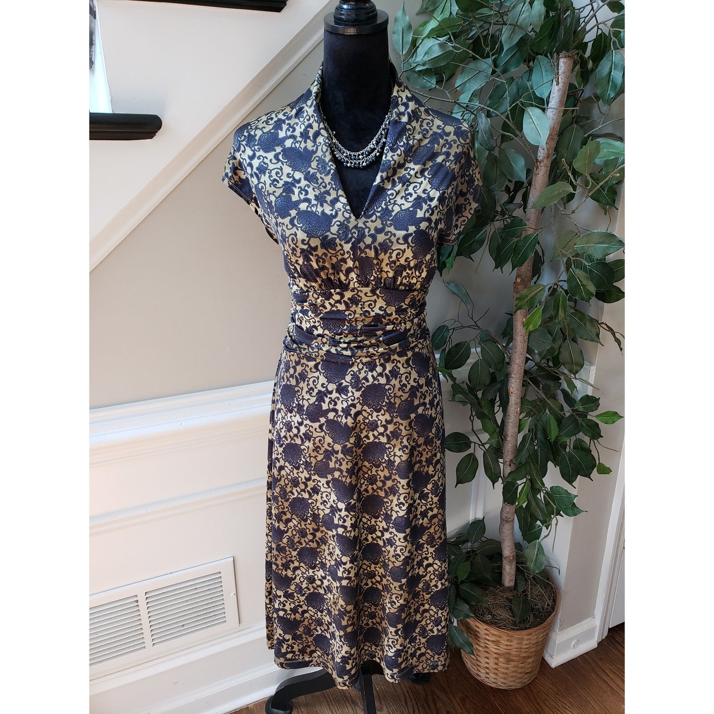 Newport News A-Line Dress Womens Small Gold Blue Floral Empire Waist V Neck