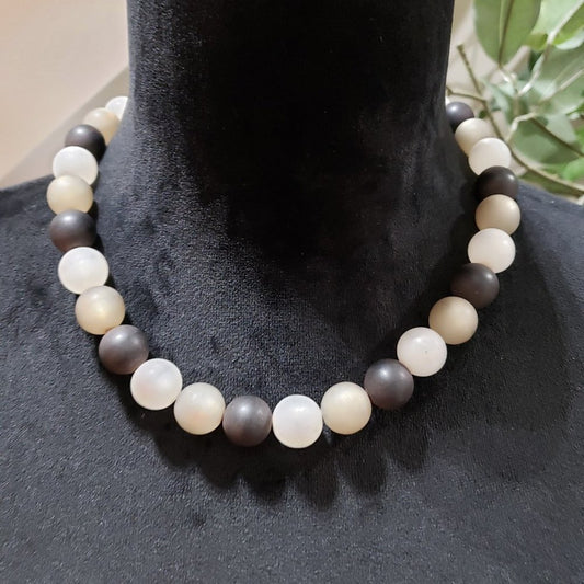 Womens Fashion Black White Round Shell Pearl Collar Necklace with Mystery Clasp