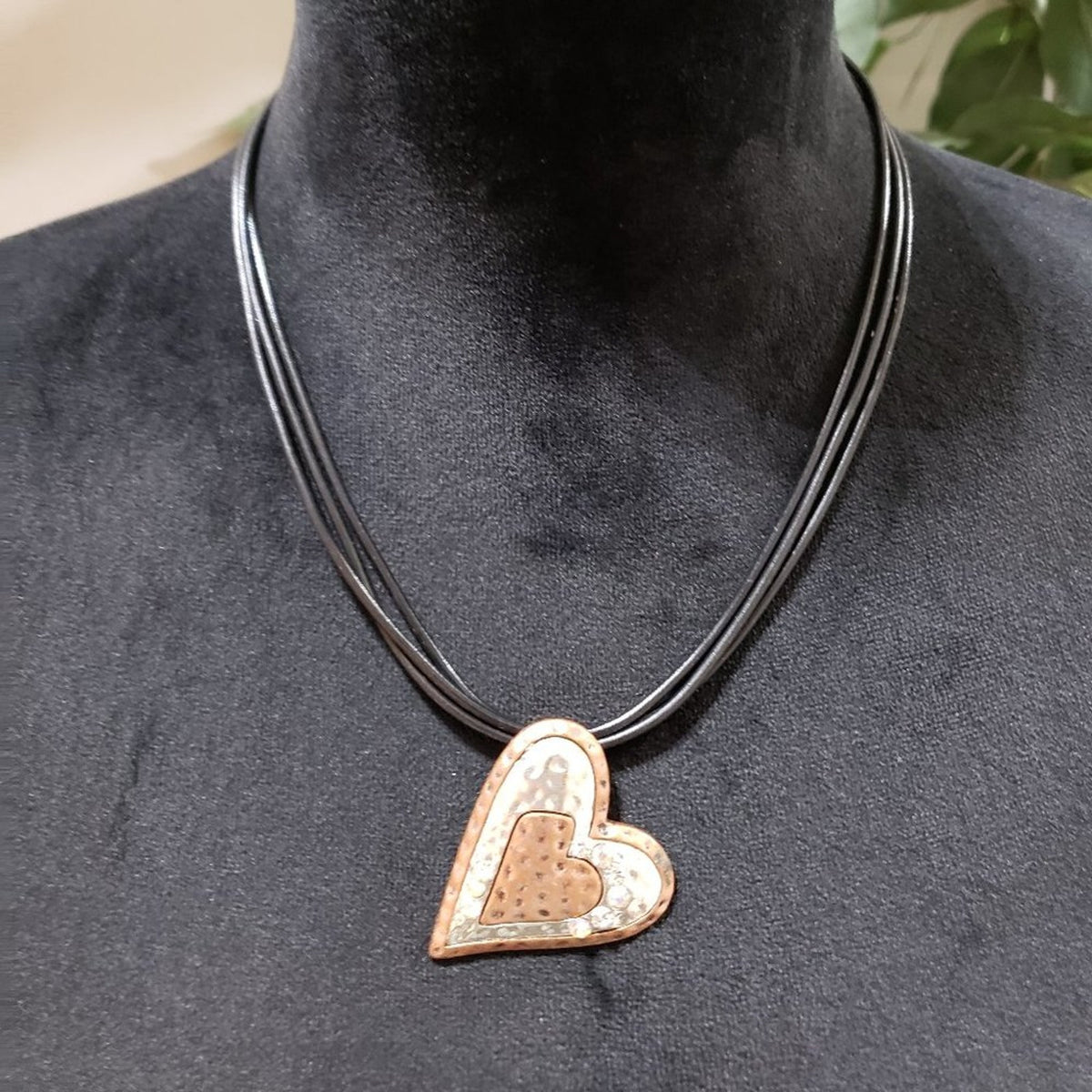 Women Modern Fashion Chunky Big Heart Pendant Rhinestones Charm Collar Necklace