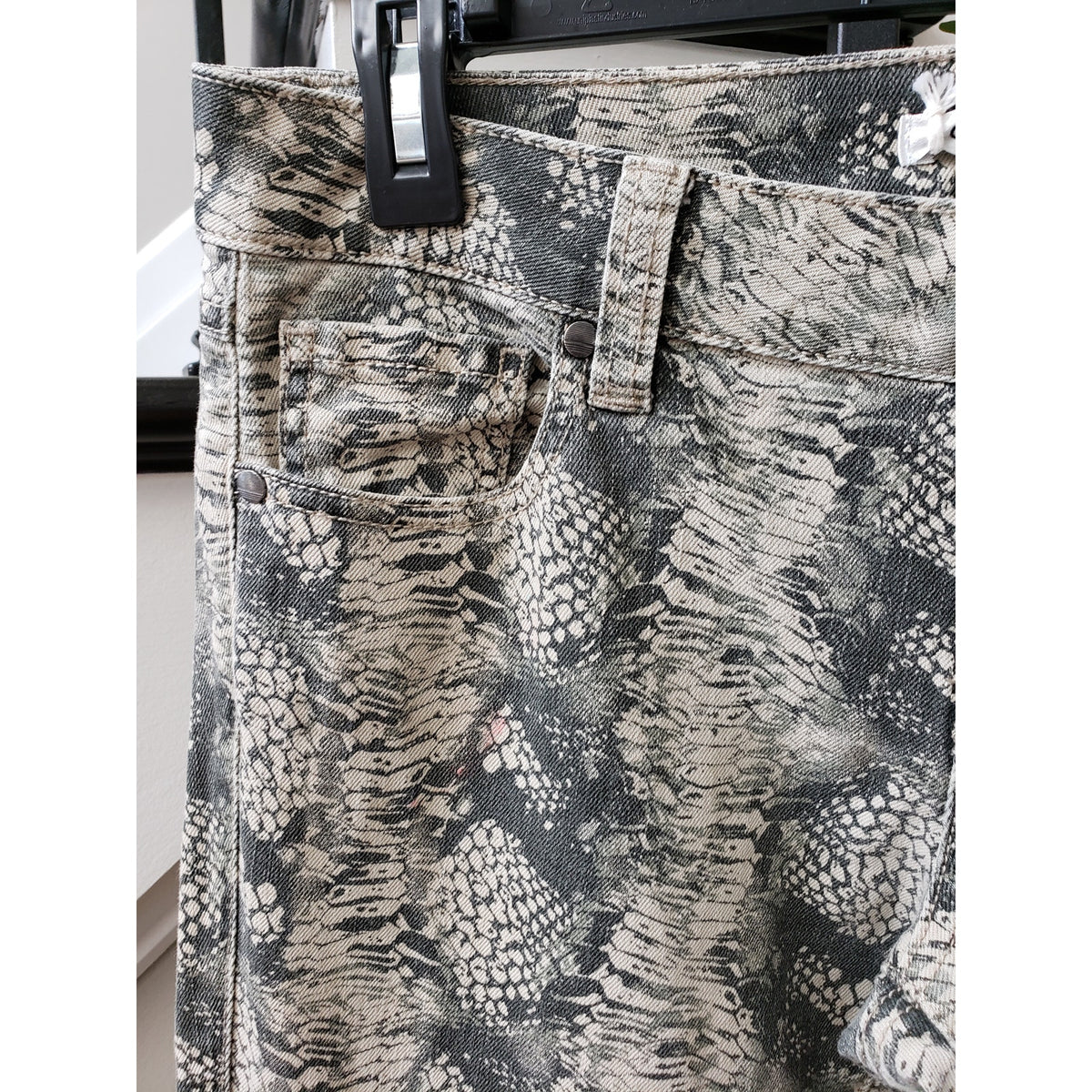 Cabi Pants Women 4 Multi Denim Animal Print Stretch Cotton Slim Fit Straight Leg