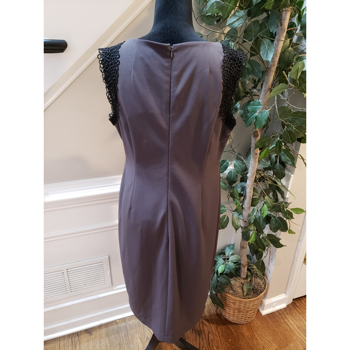 Calvin Klein Bodycon Dress Women 12 Gray Lace Trim Sleeveless Stretch Back Zip