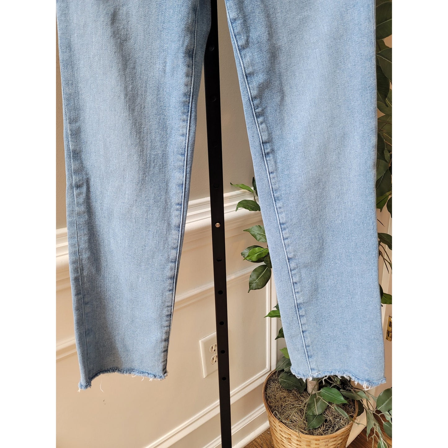 Good American High Rise Jeans Women's 27 Blue Organic Cotton Stretch Frayed Hem