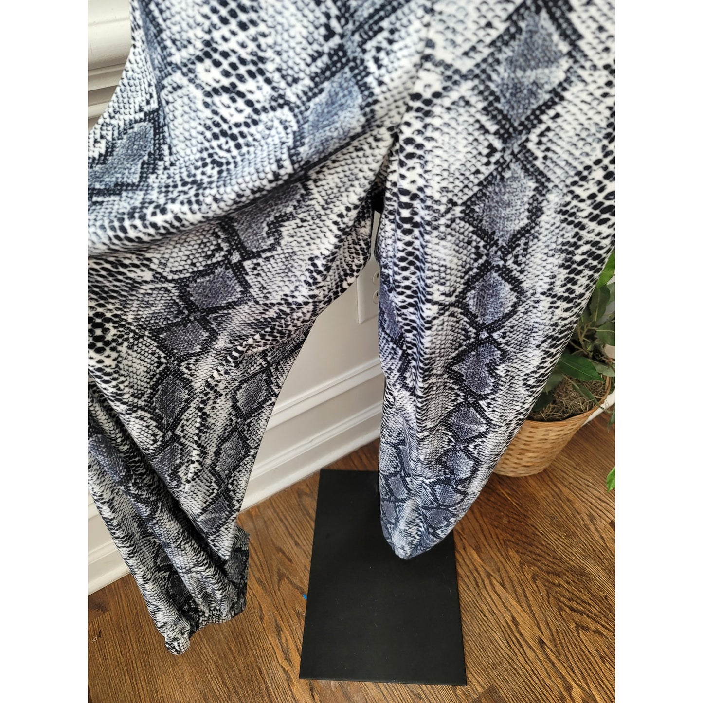 Rebdolls Jumpsuit Women's Size XL Gray Black Snake Print Zip Front Lounge