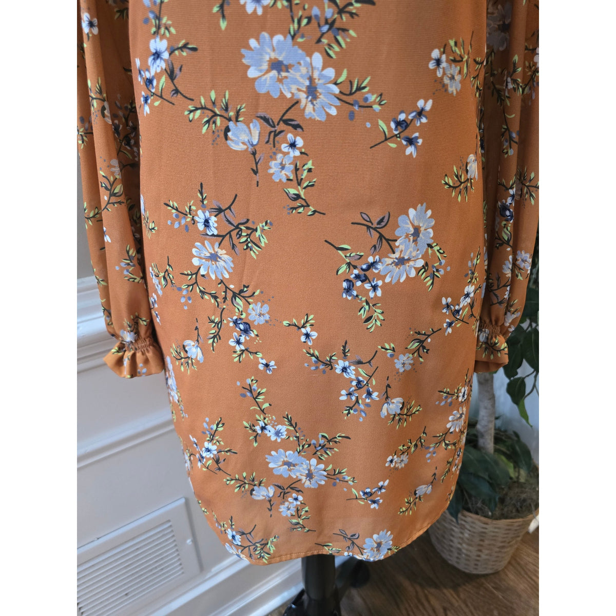 Very J Midi Dress Women’s Medium Yellow Floral Print Cold Shoulder Crew Neck