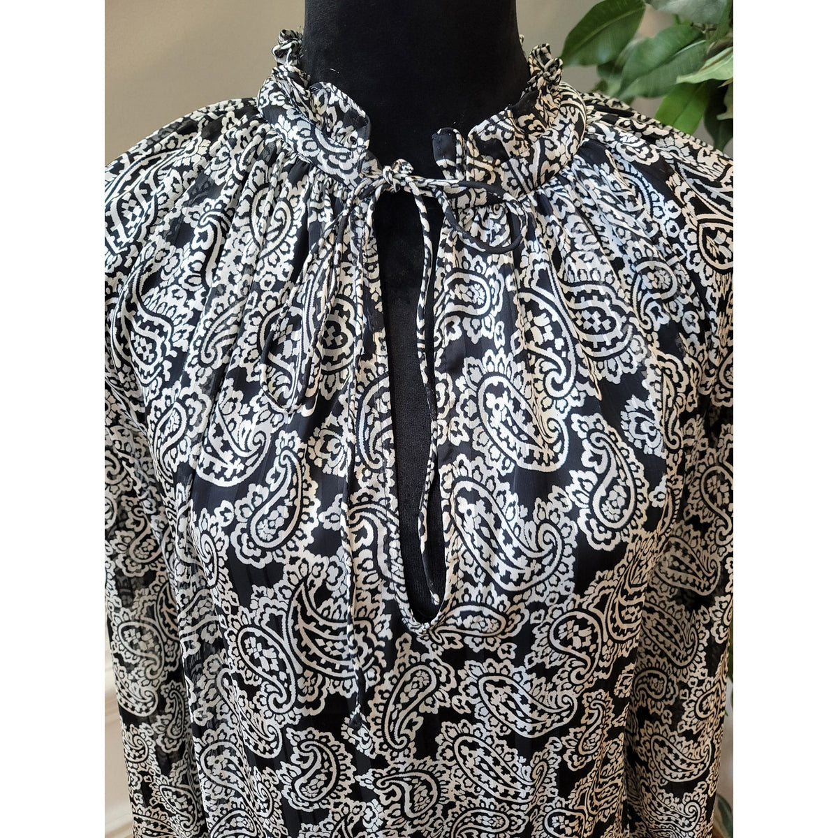 H&M Top XL Black White Paisley Ruffle Tie Split Neck Raglan Sleeve Casual Party