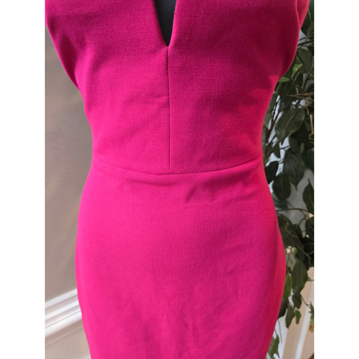 Likely Bodycon Mini Dress Women's Size 0 Pink Wide Shoulder Straps Notch Neck