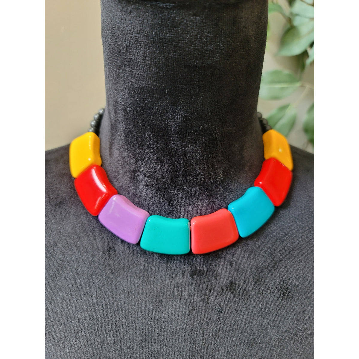 Women's Multicolor Chunky Beaded Statement Necklace With Toggle Clasp Lock