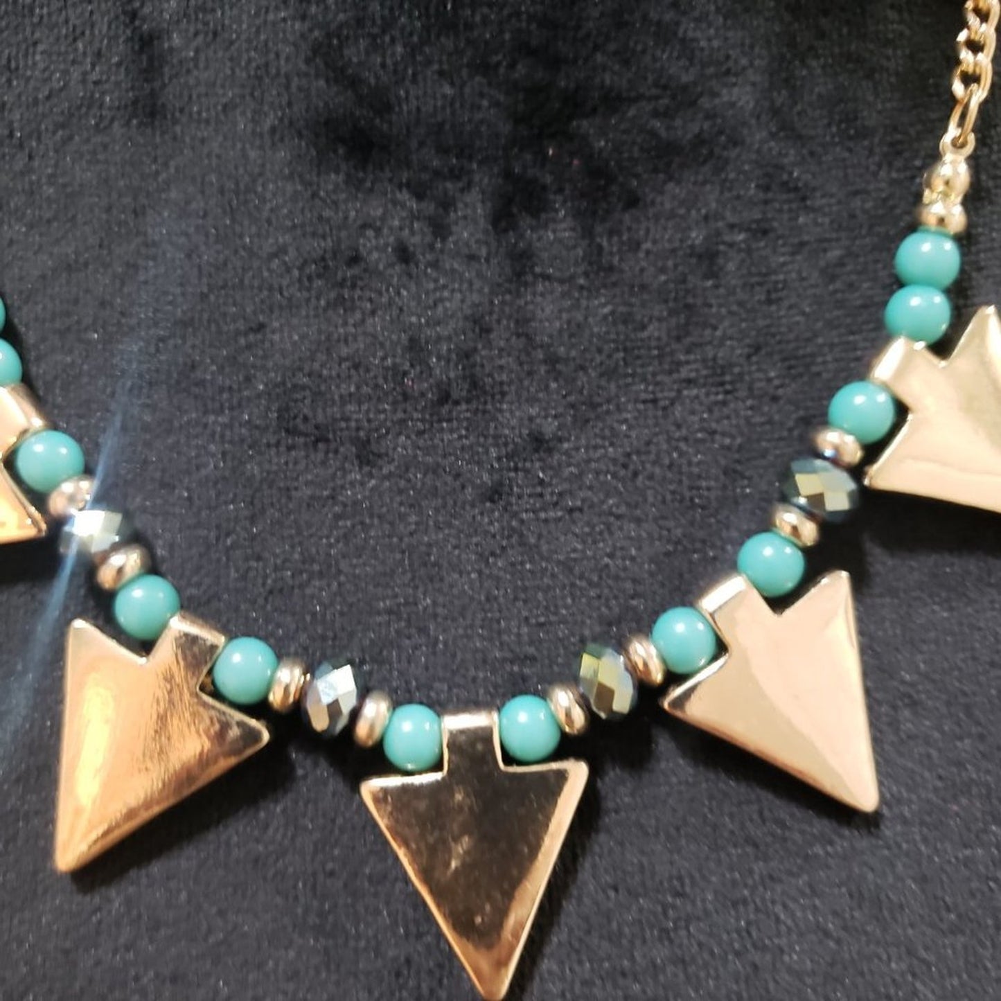 Chicos Womens Fashion Beaded Gold Tone Triangle Charm Necklace w/ Lobster Clasp