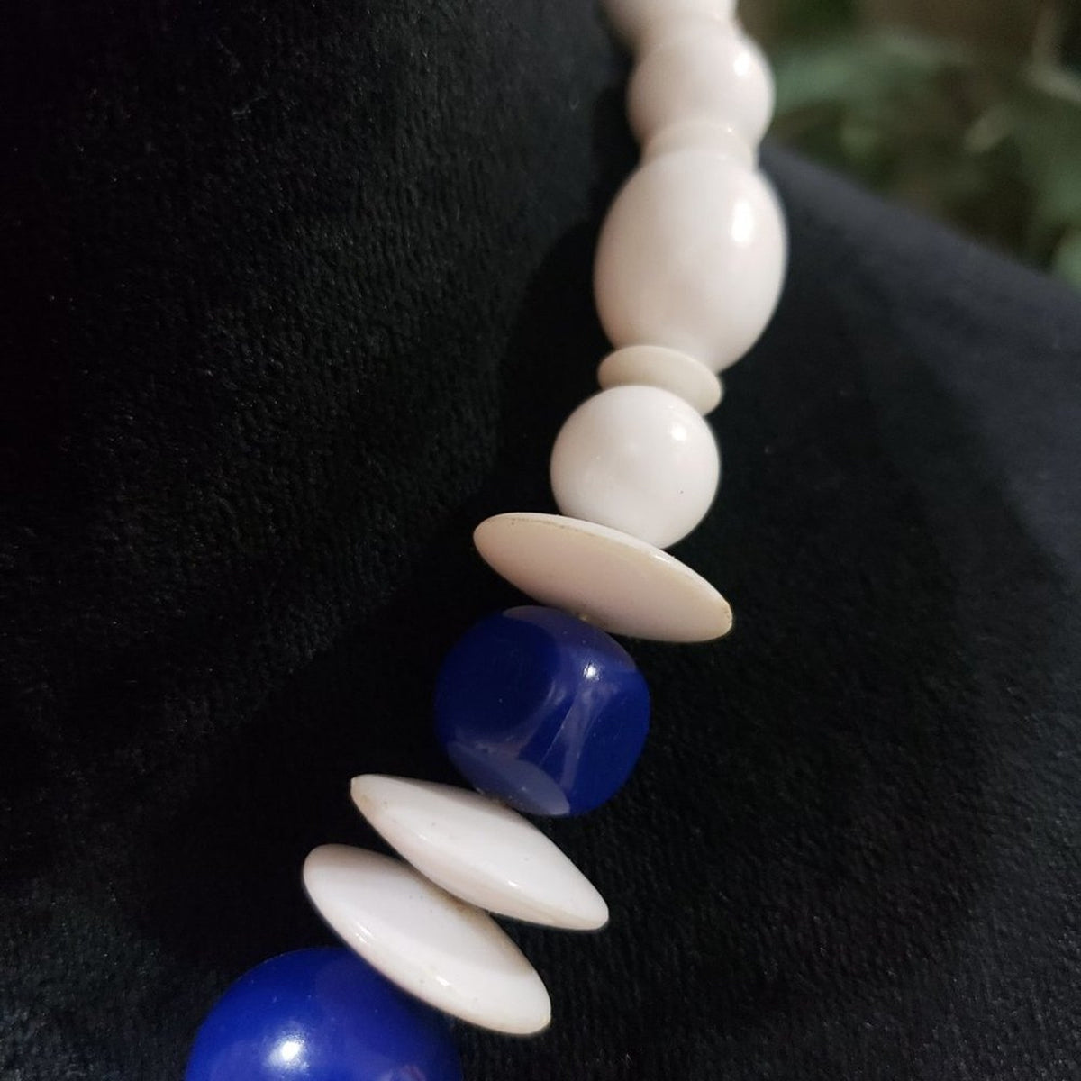 Women Fashion White Flat Disk Round Blue Stone Beaded Choker Necklace w/ Lobster