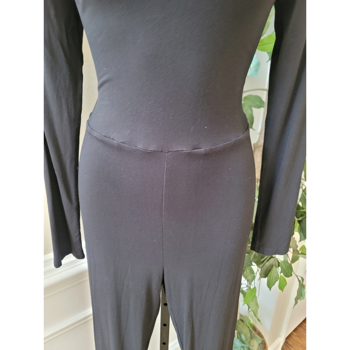 Shein Jumpsuit Women's Size Medium Black Long Sleeves Deep V Neck Slim Fit