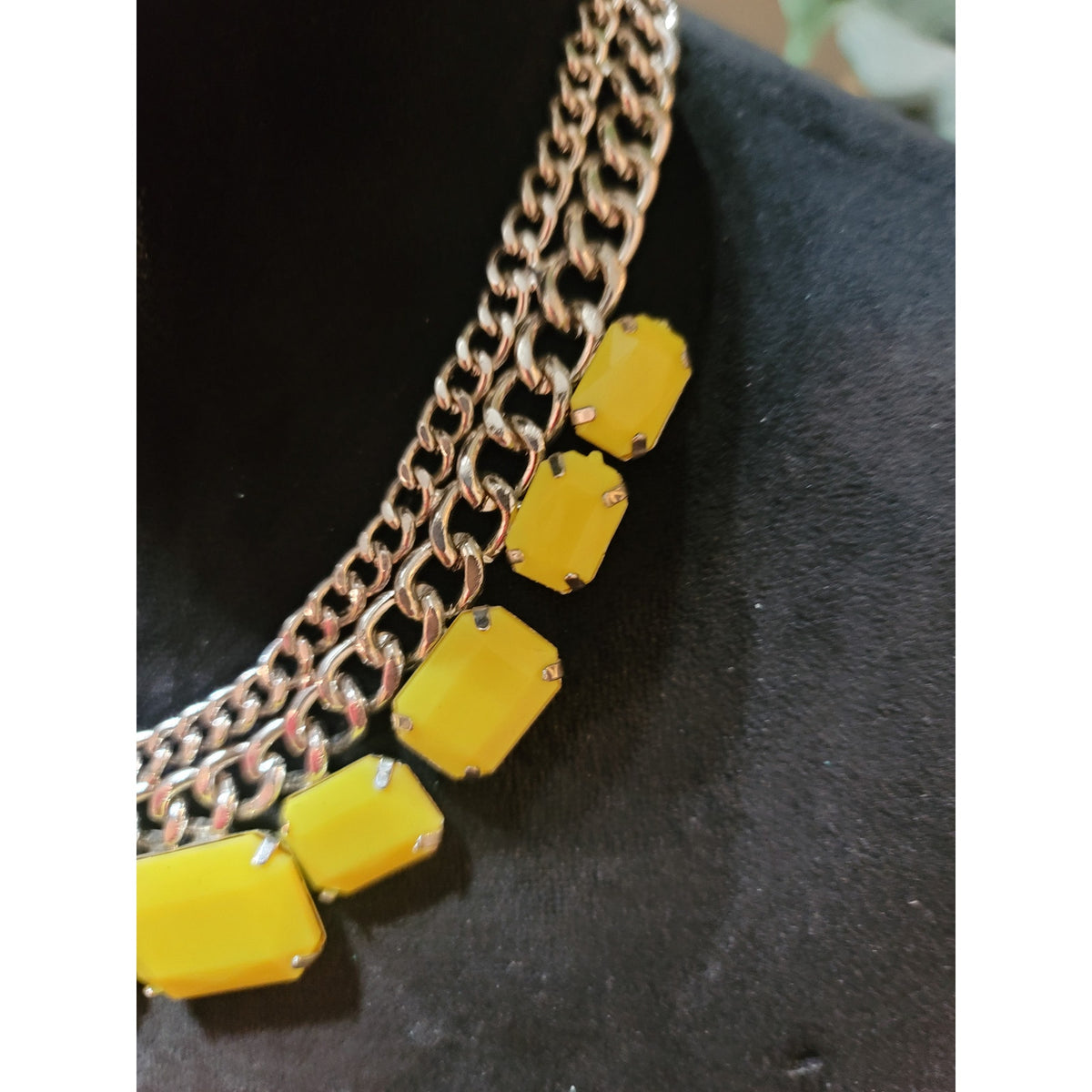 Women's Silver Chain Necklace With Yellow Gemstones And Lobster Clasps Lock