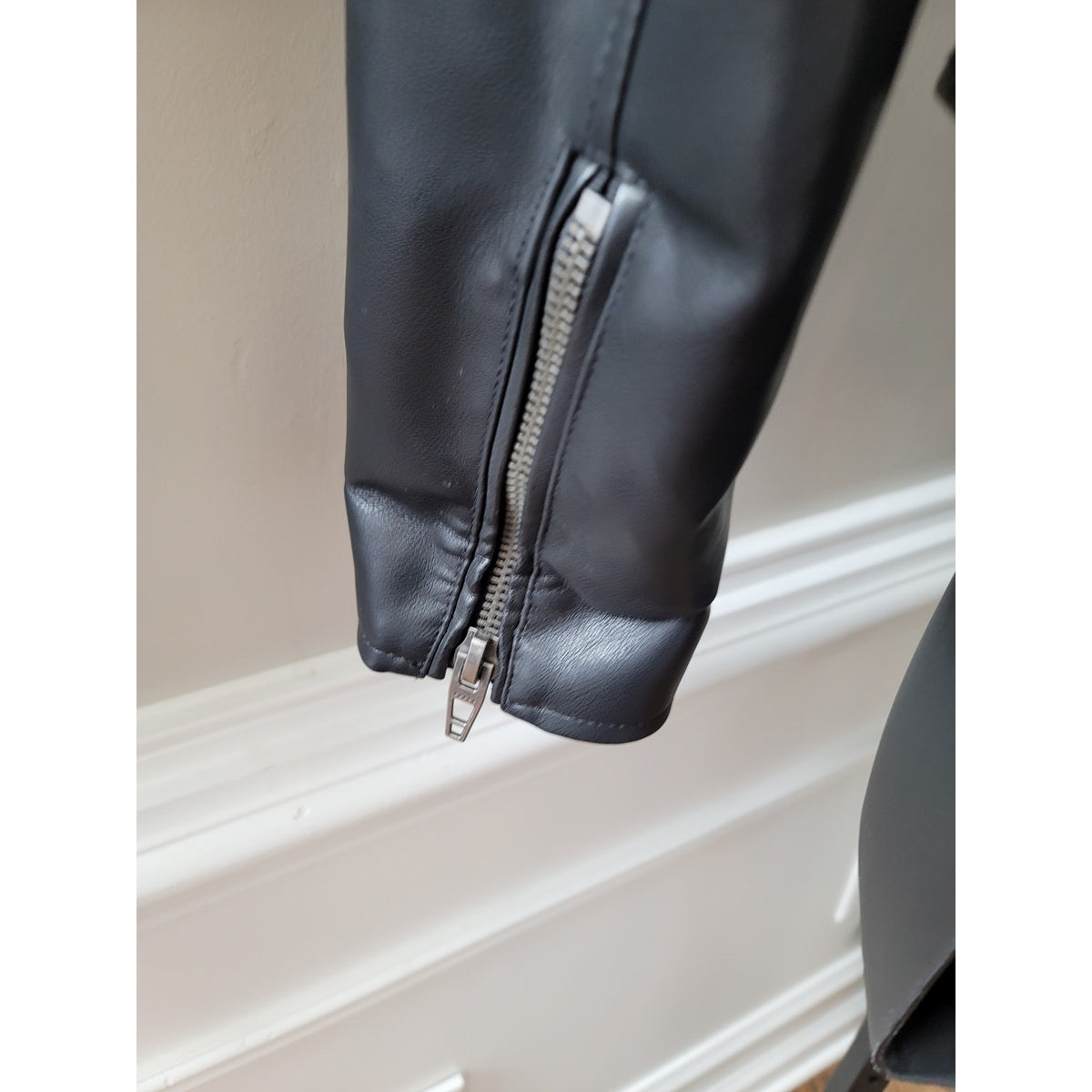 Blanknyc Belted Moto Jacket Men's Size M Black Leather Zippers Two Pockets