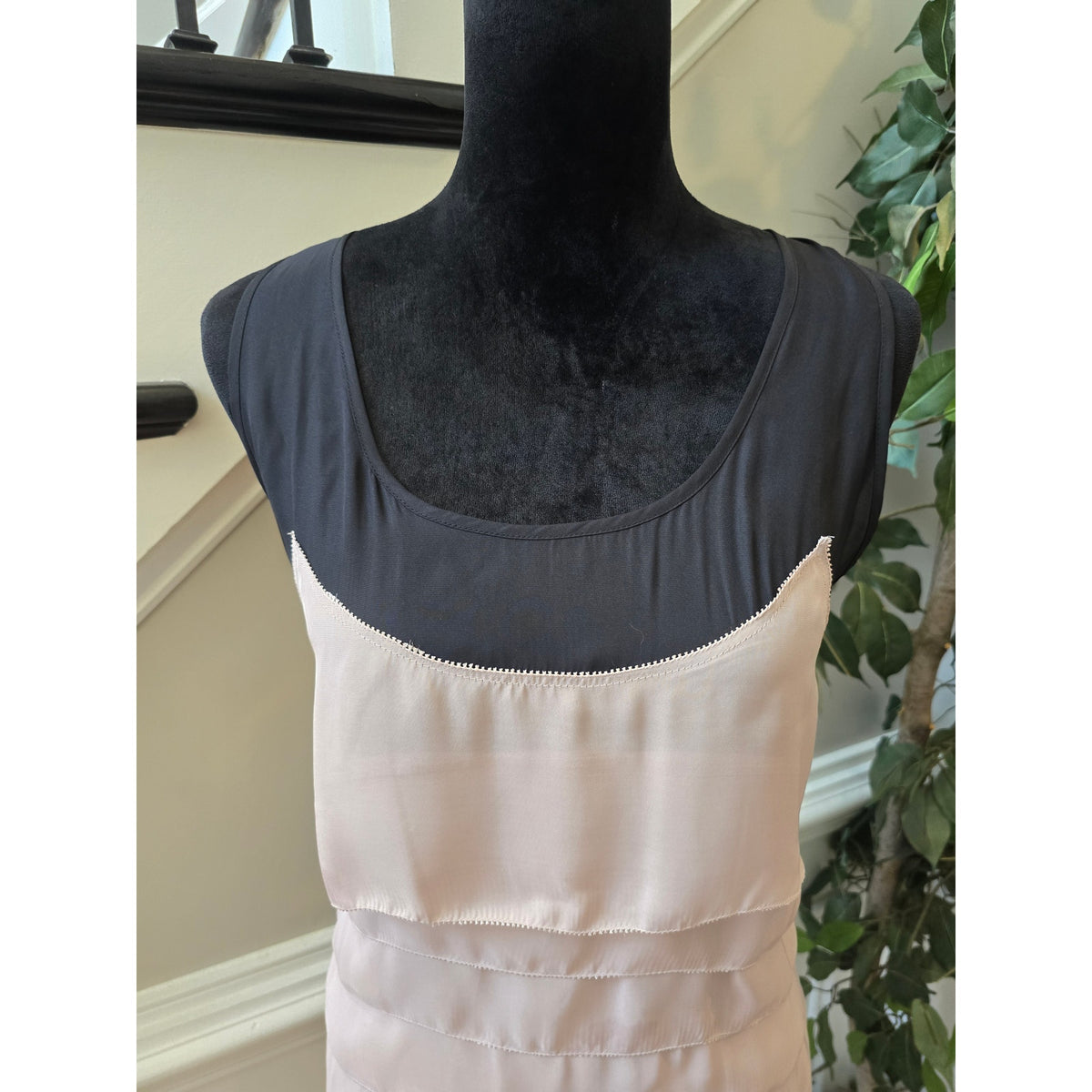 Bb Dakota Sheath Dress Women's Medium Pink/Black Tiered Ruffle Scoop Neck