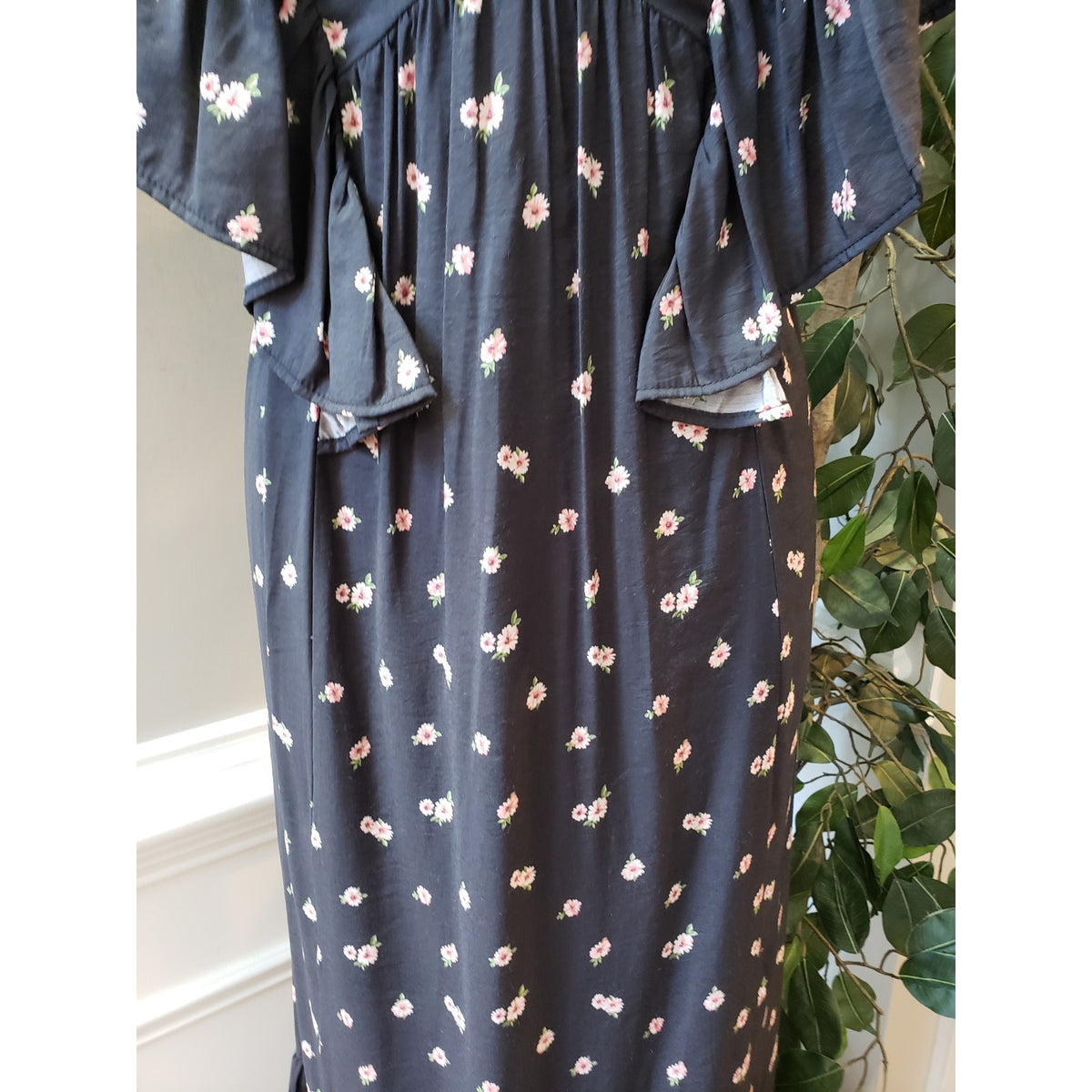 Forever 21 Long Maxi Dress Women's S Black Floral Butterfly Sleeve Plunge V Neck