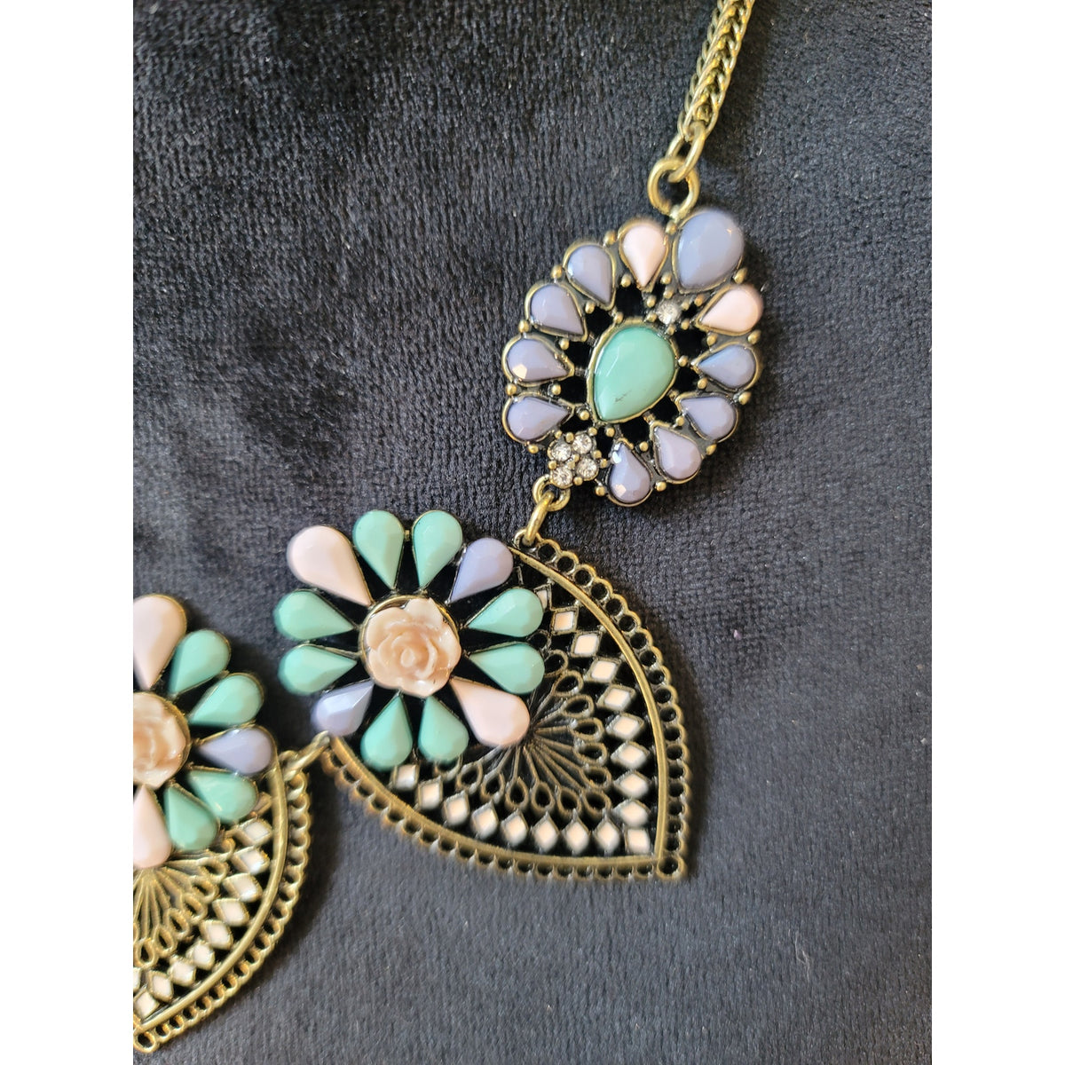 Women's Floral Statement Necklace With Lobster Clasp Lock And Gold Chain Design