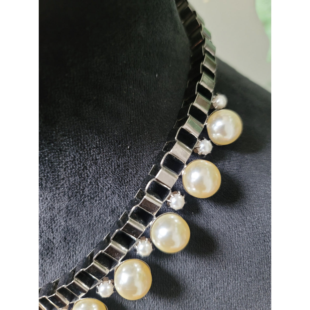 Women's Pearl Beaded Necklace With Black Chain Design And Lobster Clasp Lock