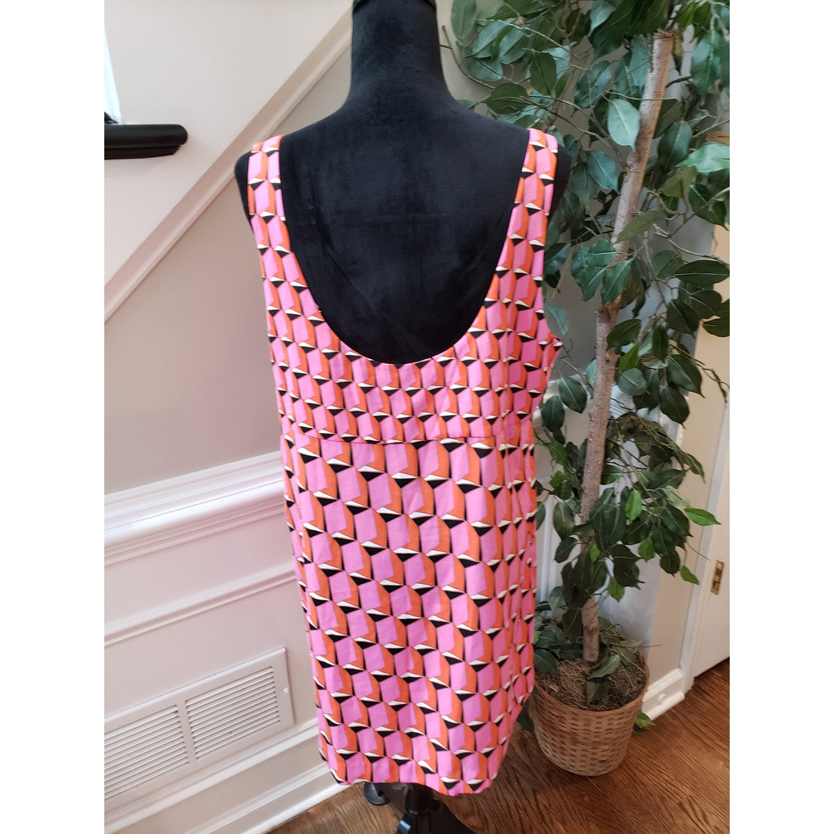 Diane Von Furstenberg Knee Length Dress Women's XL Pink Sleeveless Square Neck