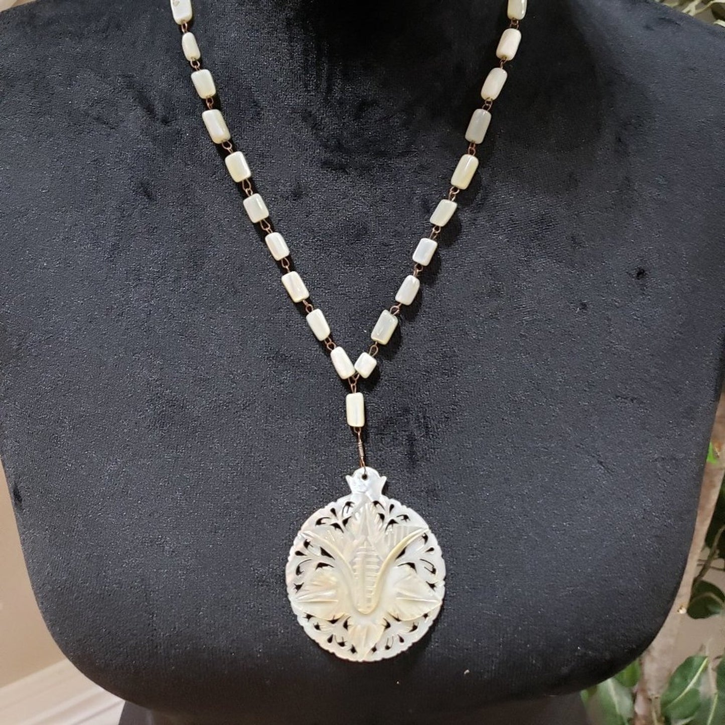 Womens Fashion Carved Mother of Pearl Floral Pendant Beaded Necklace w/ Toggle
