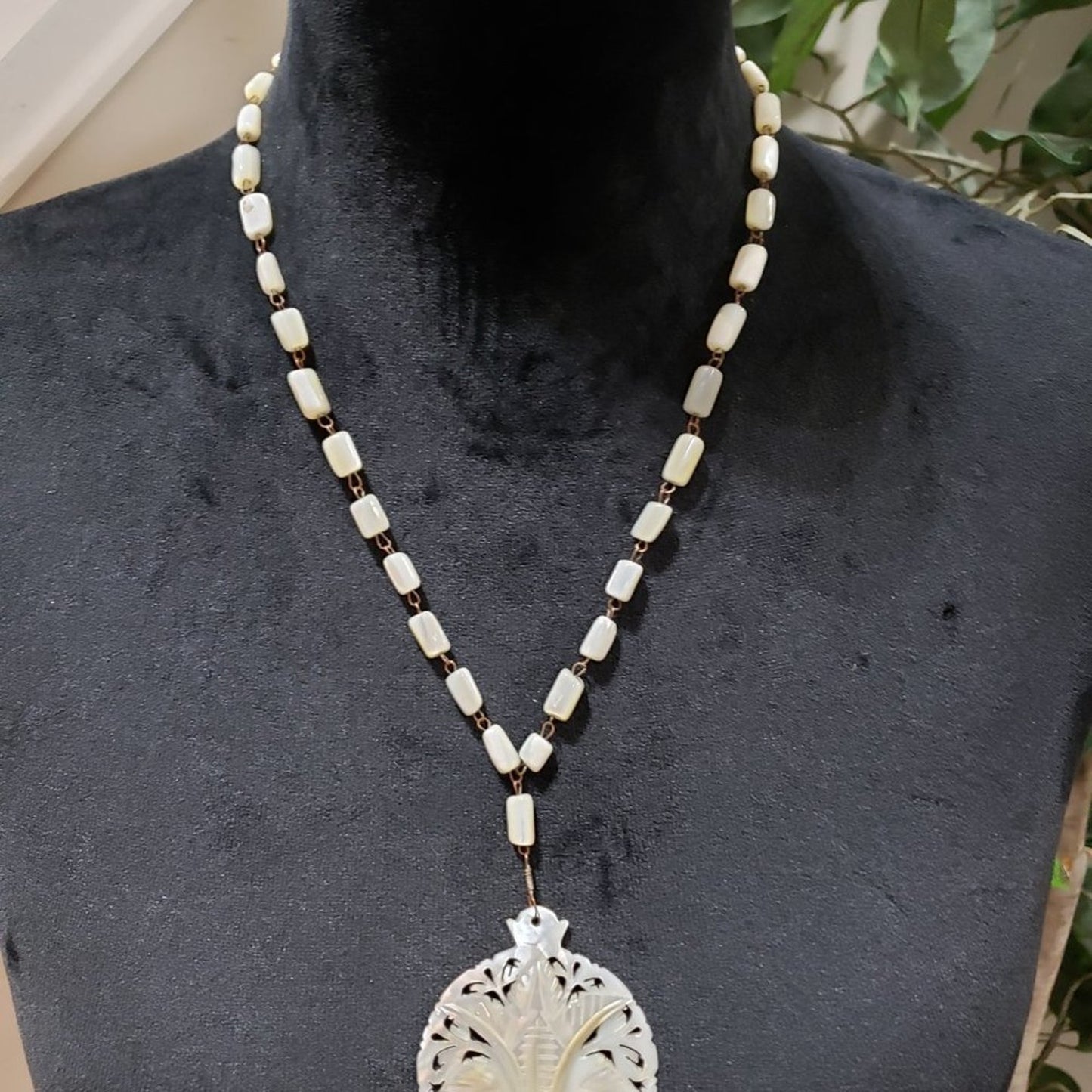 Womens Fashion Carved Mother of Pearl Floral Pendant Beaded Necklace w/ Toggle