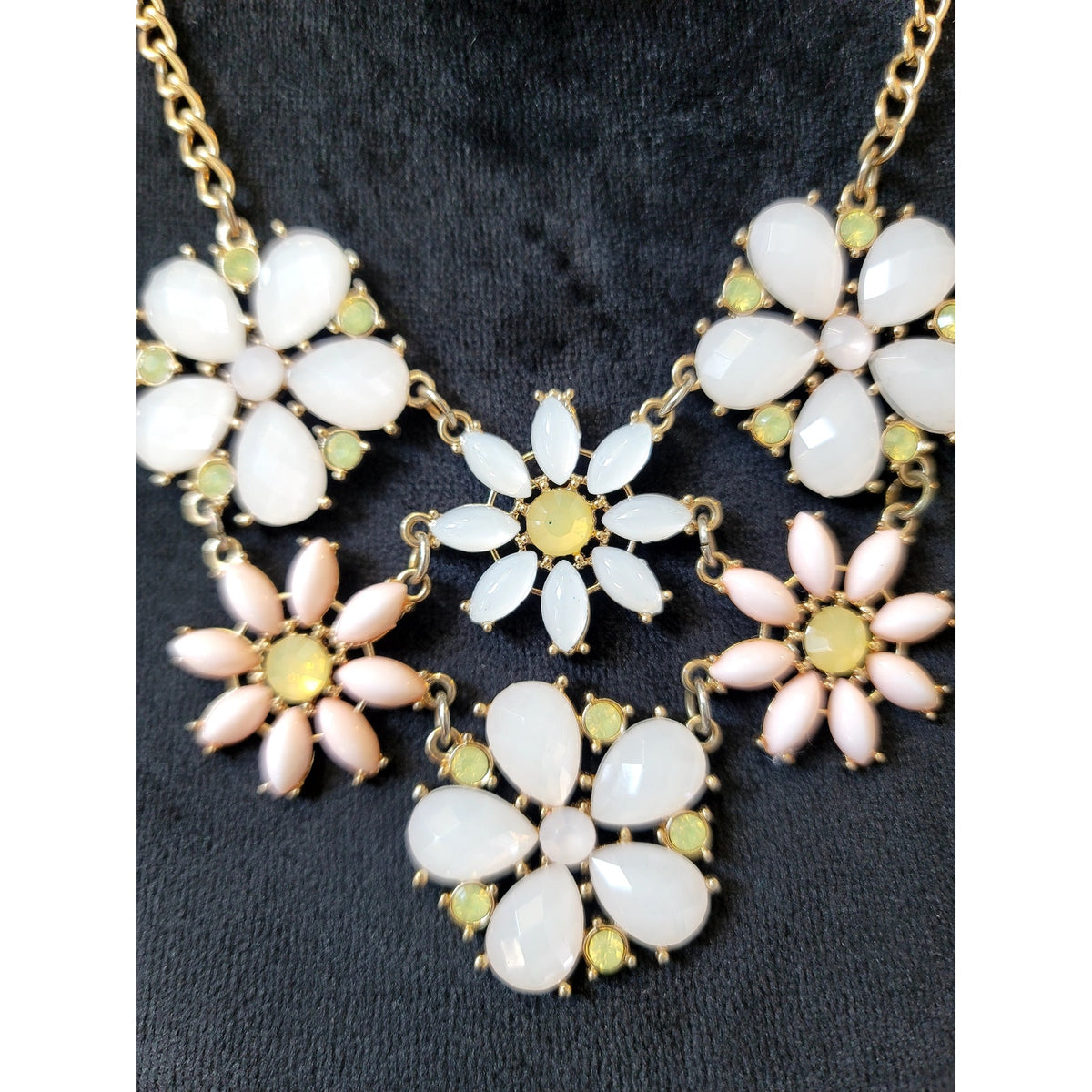 Vintage Gold Tone White Enamel Daisy Flower Statement Necklace Floral Bib Collar