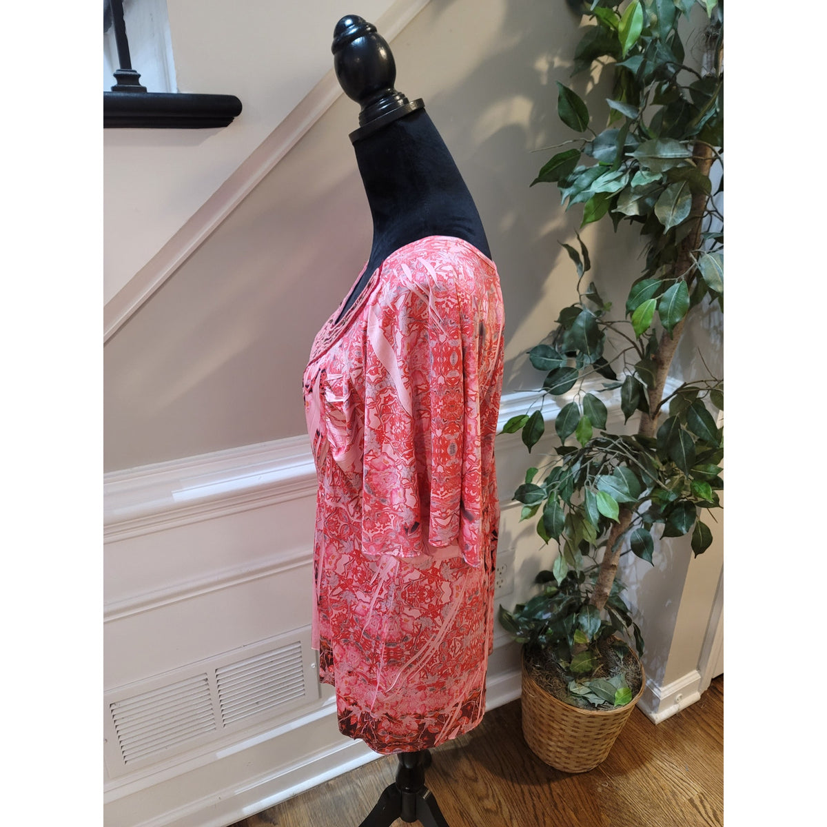One World Blouse Top Women's Large Pink Floral Smocked Flutter Sleeve Scoop Neck