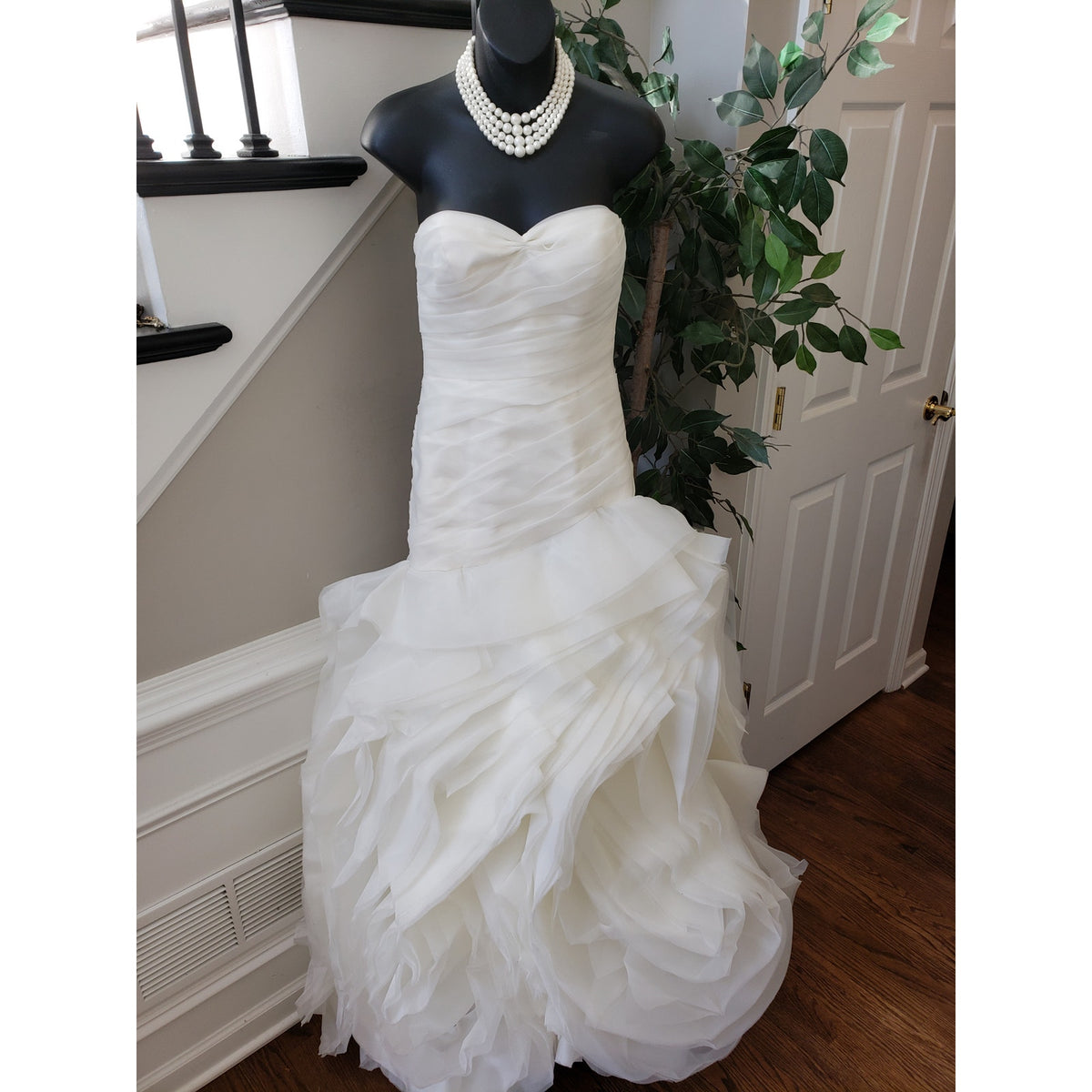 White by Vera Wang Wedding Dress Womens Size 6 White Flare Gown with Bias Flange