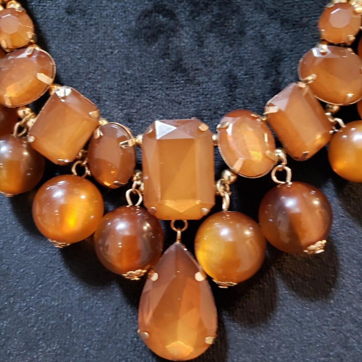 Women Fashion Amber Lucite Asymmetric Collar Necklace Jewelry with Lobster Clasp